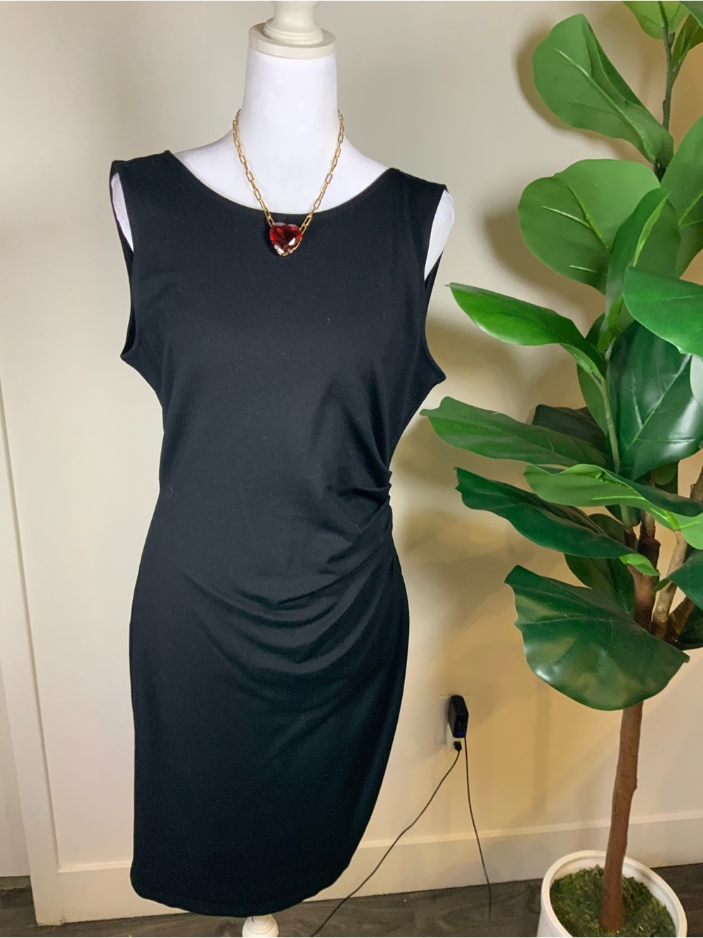 Kenneth Cole New York Black Sleeveless Sheath Dress
